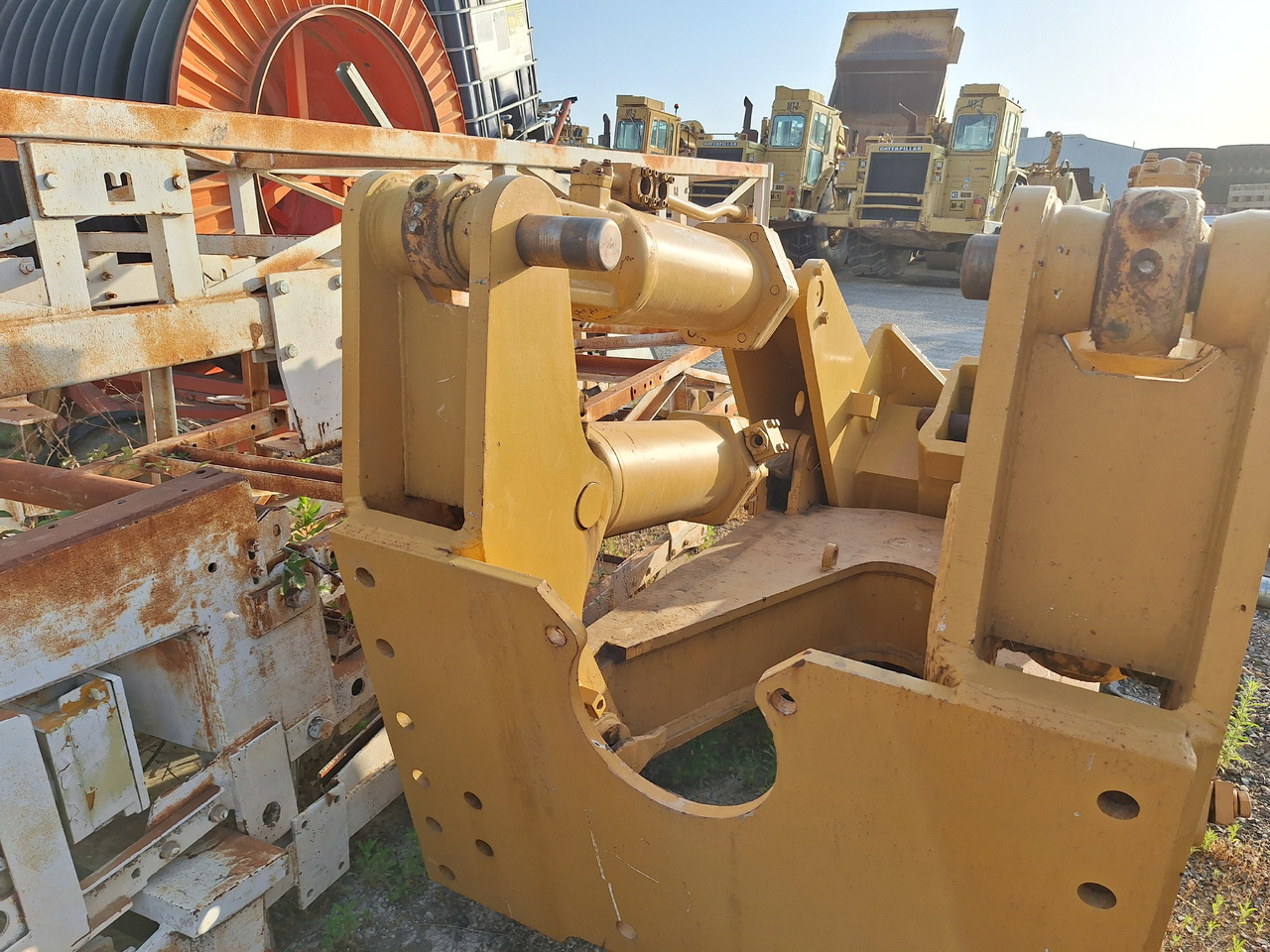 CATERPILLAR D9G-H - Ripper pour Bulldozer: photos 3 CATERPILLAR D9G-H - Ripper pour Bulldozer: photos 3