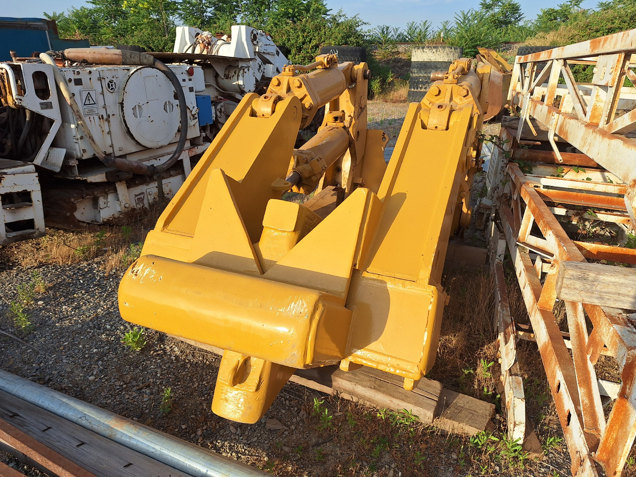 CATERPILLAR D9G-H - Ripper pour Bulldozer: photos 2 CATERPILLAR D9G-H - Ripper pour Bulldozer: photos 2