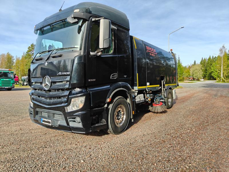 Brock SL280/2 MB Actros 1833 - Balayeuse de voirie: photos 2 Brock SL280/2 MB Actros 1833 - Balayeuse de voirie: photos 2