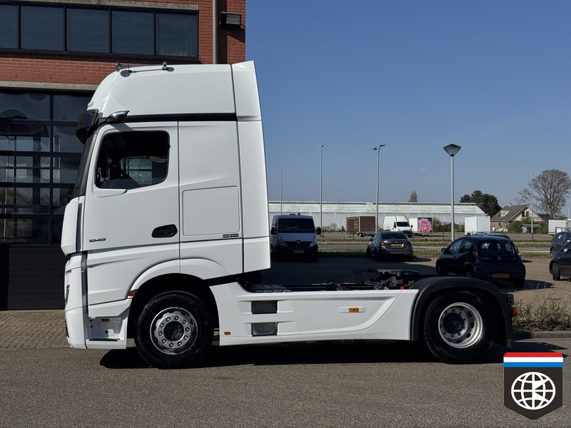Mercedes-Benz ACTROS 1848 Gigaspace ** LIMITED EDITION** / FULL SPOILER / 2x TANK / NIGHT ac / - Tracteur routier: photos 3 Mercedes-Benz ACTROS 1848 Gigaspace ** LIMITED EDITION** / FULL SPOILER / 2x TANK / NIGHT ac / - Tracteur routier: photos 3