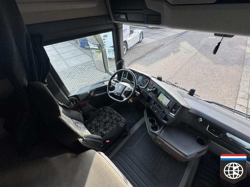 Scania R450 euro 6 D - Retarder - Night A/C - CLEAN TRUCK - full spoiler - Tracteur routier: photos 3 Scania R450 euro 6 D - Retarder - Night A/C - CLEAN TRUCK - full spoiler - Tracteur routier: photos 3