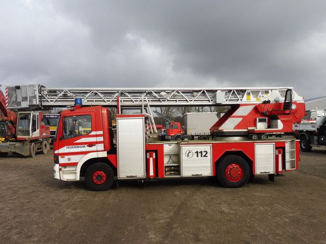 Mercedes-Benz 1528 ATEGO 4x2, Drehleiter DL23-12, Metz, 30m - Camion: photos 2 Mercedes-Benz 1528 ATEGO 4x2, Drehleiter DL23-12, Metz, 30m - Camion: photos 2