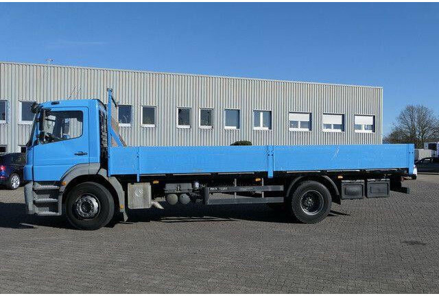 Mercedes-Benz 1824 L Axor 4x2, 3. Sitz, AHK, Gerüstbau, Klima - Camion plateau: photos 2 Mercedes-Benz 1824 L Axor 4x2, 3. Sitz, AHK, Gerüstbau, Klima - Camion plateau: photos 2