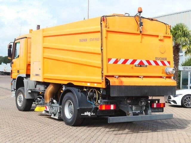 Mercedes-Benz 2032 A Actros 4x4, Bucher STKF 9500, Airport, AC - Balayeuse de voirie: photos 5 Mercedes-Benz 2032 A Actros 4x4, Bucher STKF 9500, Airport, AC - Balayeuse de voirie: photos 5
