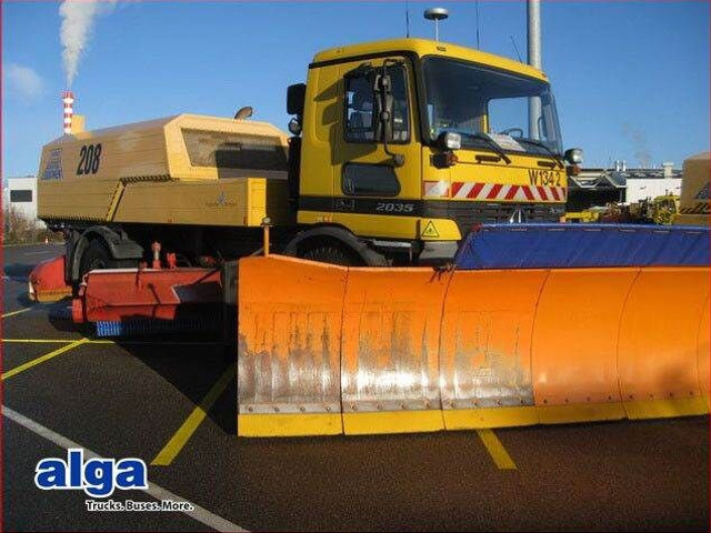 Mercedes-Benz 2035 AK Actros 4x4, Kehrmaschine Schmidt, Allrad - Engin de déneigement: photos 1 Mercedes-Benz 2035 AK Actros 4x4, Kehrmaschine Schmidt, Allrad - Engin de déneigement: photos 1