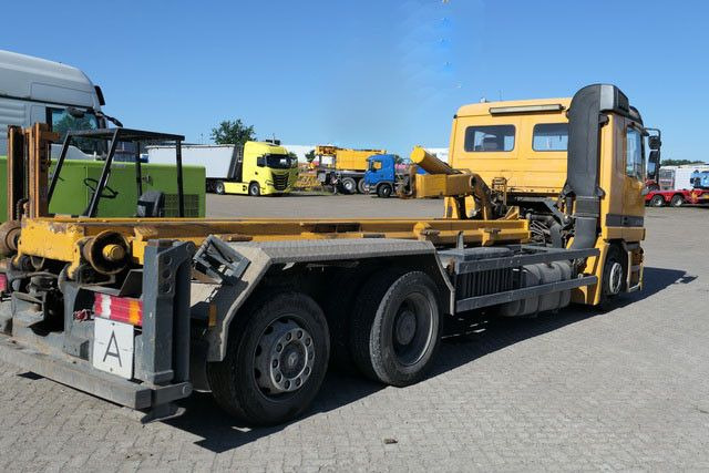 Mercedes-Benz 2543 Actros 6x2, MP1, 3 Pedale, Schalter - Camion ampliroll: photos 2 Mercedes-Benz 2543 Actros 6x2, MP1, 3 Pedale, Schalter - Camion ampliroll: photos 2