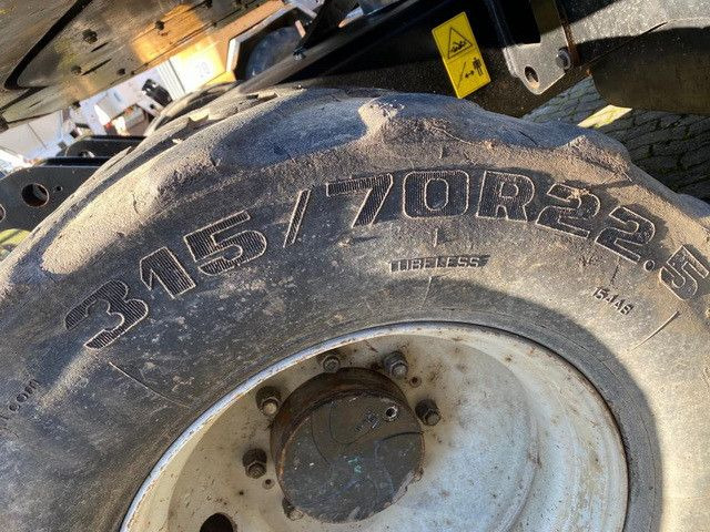 Terex TW 110, Verstellausleger, Pratzenabstützung - Pelle sur pneus: photos 3 Terex TW 110, Verstellausleger, Pratzenabstützung - Pelle sur pneus: photos 3