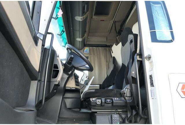 MAN 18.500 TGX 4x2, Intarder, Spoiler, Klima,2x Tank - Tracteur routier: photos 4 MAN 18.500 TGX 4x2, Intarder, Spoiler, Klima,2x Tank - Tracteur routier: photos 4