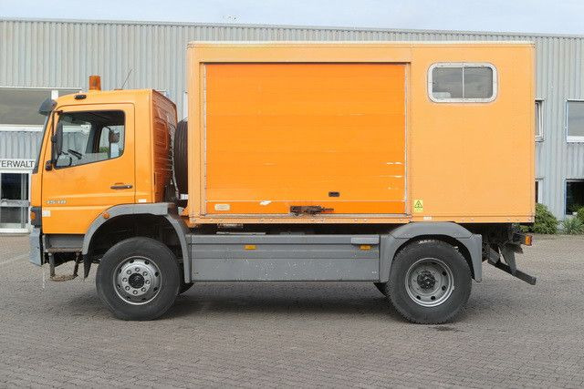Mercedes-Benz 1518 A Atego 4X4, Klima, AHK, Allrad, Rolltor - Véhicule de voirie/ Spécial, Camion fourgon: photos 2 Mercedes-Benz 1518 A Atego 4X4, Klima, AHK, Allrad, Rolltor - Véhicule de voirie/ Spécial, Camion fourgon: photos 2