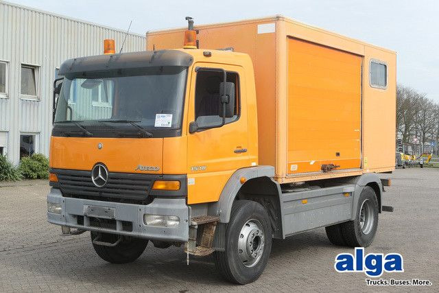 Mercedes-Benz 1518 A Atego 4X4, Klima, AHK, Allrad, Rolltor - Véhicule de voirie/ Spécial, Camion fourgon: photos 1 Mercedes-Benz 1518 A Atego 4X4, Klima, AHK, Allrad, Rolltor - Véhicule de voirie/ Spécial, Camion fourgon: photos 1