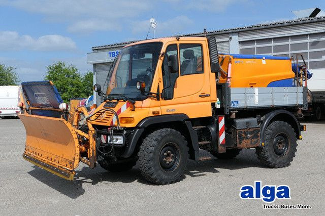Unimog U 300 4x4, Schmidt, Streuer, Schild, Klima,27tkm - Véhicule utilitaire: photos 1 Unimog U 300 4x4, Schmidt, Streuer, Schild, Klima,27tkm - Véhicule utilitaire: photos 1