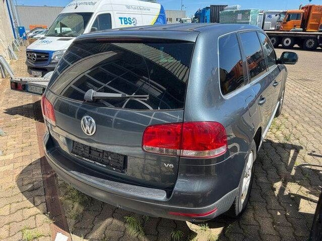 Volkswagen Touareg 3.2 V6/ GETRIEBESCHADEN /Motor läuft! - Utilitaire plateau: photos 2 Volkswagen Touareg 3.2 V6/ GETRIEBESCHADEN /Motor läuft! - Utilitaire plateau: photos 2
