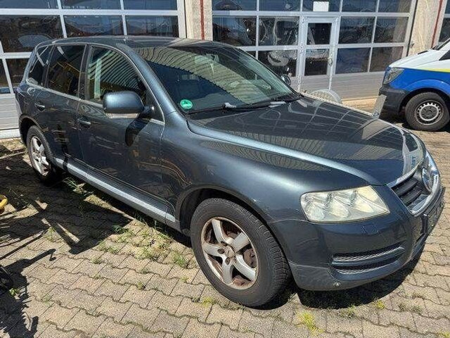 Volkswagen Touareg 3.2 V6/ GETRIEBESCHADEN /Motor läuft! - Utilitaire plateau: photos 3 Volkswagen Touareg 3.2 V6/ GETRIEBESCHADEN /Motor läuft! - Utilitaire plateau: photos 3