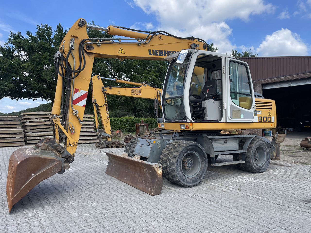 LIEBHERR A900C HD Litronic - Pelle sur pneus: photos 1 LIEBHERR A900C HD Litronic - Pelle sur pneus: photos 1