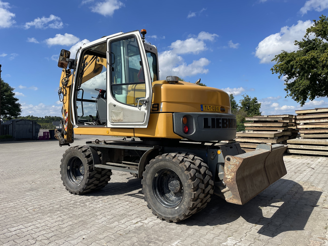 Liebherr A309 - Pelle sur pneus: photos 2 Liebherr A309 - Pelle sur pneus: photos 2