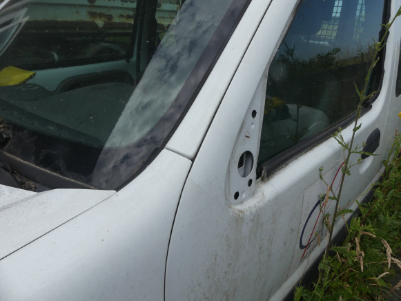 REF:Immatriculée sous : SXP067 - Voiture Renault - Autre matériel: photos 3 REF:Immatriculée sous : SXP067 - Voiture Renault - Autre matériel: photos 3