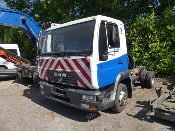 Camion (pour pièces) MAN L2000 (2004-183.392 km) - Châssis cabine: photos 1 Camion (pour pièces) MAN L2000 (2004-183.392 km) - Châssis cabine: photos 1