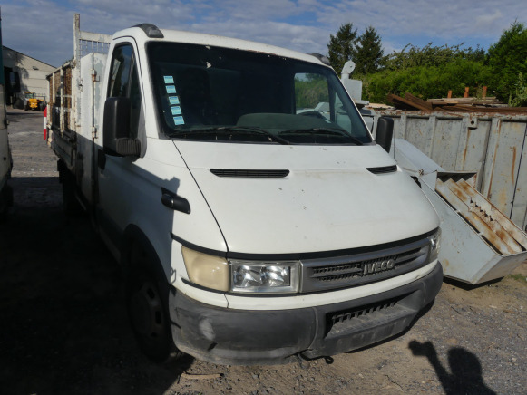 Camionnette benne basculante Iveco 35C10 (2006-196.690 km) - Utilitaire benne: photos 2 Camionnette benne basculante Iveco 35C10 (2006-196.690 km) - Utilitaire benne: photos 2