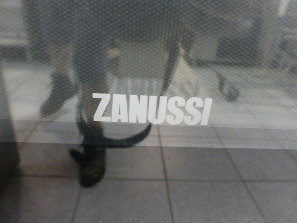 Four/micro ondes encastrable Zanussi ZKC38313 - Machine agroalimentaire: photos 3 Four/micro ondes encastrable Zanussi ZKC38313 - Machine agroalimentaire: photos 3