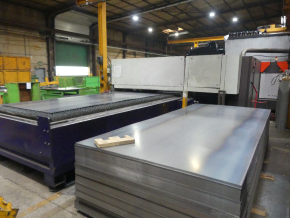 Machine de découpe laser CO² avec refroidisseur et aspiration de fumée Bystronic Bylaser 4400 - Machine à métaux: photos 3 Machine de découpe laser CO² avec refroidisseur et aspiration de fumée Bystronic Bylaser 4400 - Machine à métaux: photos 3