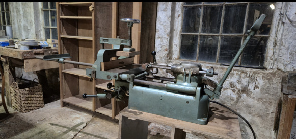 Mortaiseuse RAPID – en parfait état de fonctionnement - Machine à bois: photos 1 Mortaiseuse RAPID – en parfait état de fonctionnement - Machine à bois: photos 1