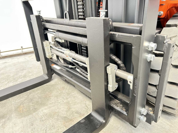 Noblelift FE4P16QC 2024 Chariot élévateur 1.6T fourches réglables électrique - Chariot élévateur électrique: photos 4 Noblelift FE4P16QC 2024 Chariot élévateur 1.6T fourches réglables électrique - Chariot élévateur électrique: photos 4