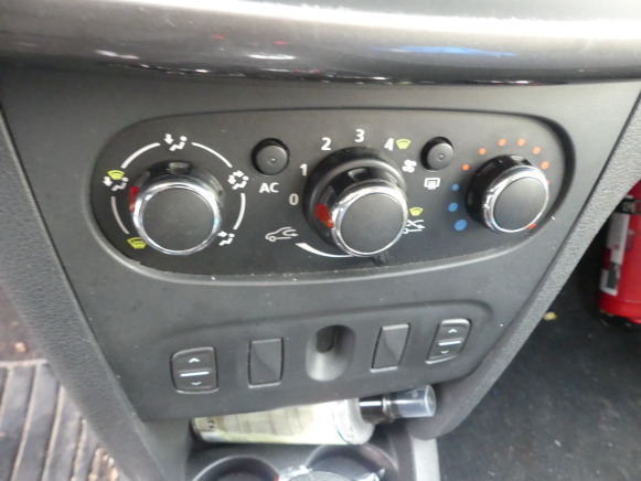 Berline REF:20513 - Voiture Dacia Logan Berline (2013-97.655 km): photos 11