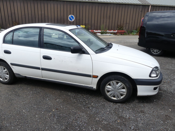 REF:DBB024 - Voiture Toyota Avensis (1998-172.549 km) - SUV: photos 3 REF:DBB024 - Voiture Toyota Avensis (1998-172.549 km) - SUV: photos 3
