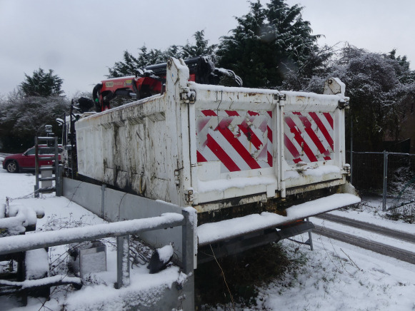 REF:Imat : PLI988 - Camion benne + grue auxiliaire Volvo FLE6E 19.0 (2004-216.733 km) - Camion benne, Camion grue: photos 4 REF:Imat : PLI988 - Camion benne + grue auxiliaire Volvo FLE6E 19.0 (2004-216.733 km) - Camion benne, Camion grue: photos 4