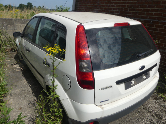REF:Immatriculée sous : SPI-110 - Voiture Ford FIESTA - Voiture: photos 4 REF:Immatriculée sous : SPI-110 - Voiture Ford FIESTA - Voiture: photos 4