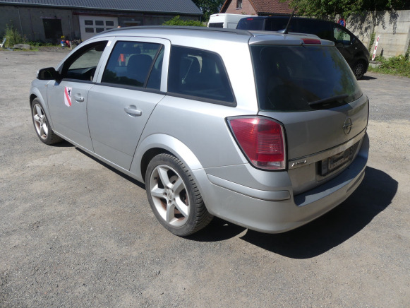 REF:TRF008 - Voiture Opel Astra break (2005-158.167 km) - Voiture: photos 3 REF:TRF008 - Voiture Opel Astra break (2005-158.167 km) - Voiture: photos 3