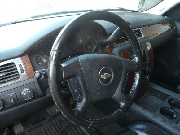 Voiture Chevrolet Suburban (2006-355.000 km) Numéro de châssis : 1GNFK16327J170092 - Kilométrage : 355000 - Utilitaire double cabine: photos 5 Voiture Chevrolet Suburban (2006-355.000 km) Numéro de châssis : 1GNFK16327J170092 - Kilométrage : 355000 - Utilitaire double cabine: photos 5