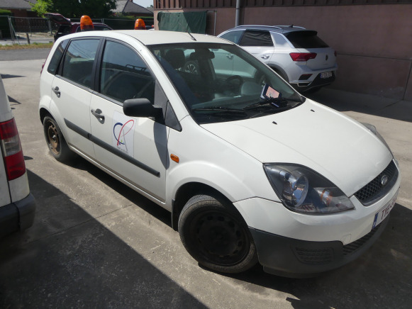 Voiture Ford FIESTA (2006-110.830 km) - Voiture: photos 4 Voiture Ford FIESTA (2006-110.830 km) - Voiture: photos 4