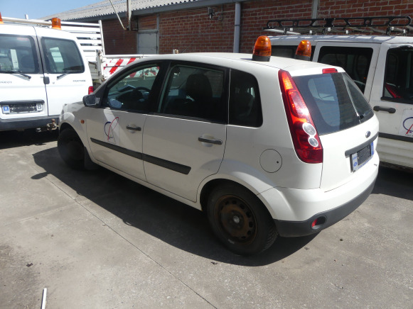 Voiture Ford FIESTA (2006-110.830 km) - Voiture: photos 2 Voiture Ford FIESTA (2006-110.830 km) - Voiture: photos 2