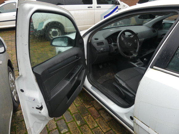Voiture Opel Astra (2005-150.228 km) - Voiture: photos 5 Voiture Opel Astra (2005-150.228 km) - Voiture: photos 5