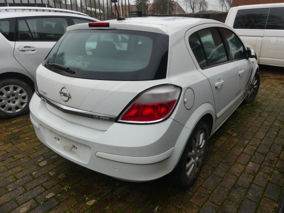 Voiture Opel Astra (2005-150.228 km) - Voiture: photos 3 Voiture Opel Astra (2005-150.228 km) - Voiture: photos 3