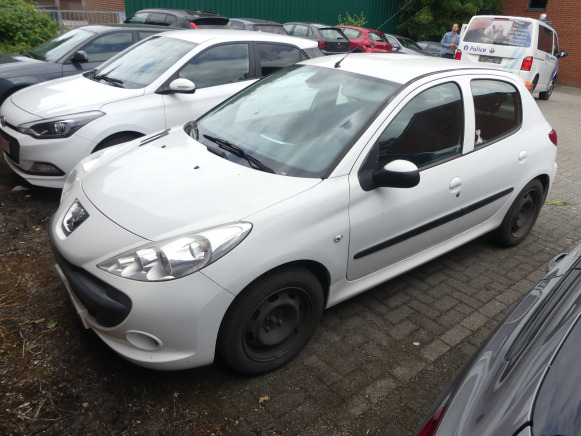 Voiture Peugeot 206+ (2010-119.445 km) - Voiture: photos 2 Voiture Peugeot 206+ (2010-119.445 km) - Voiture: photos 2