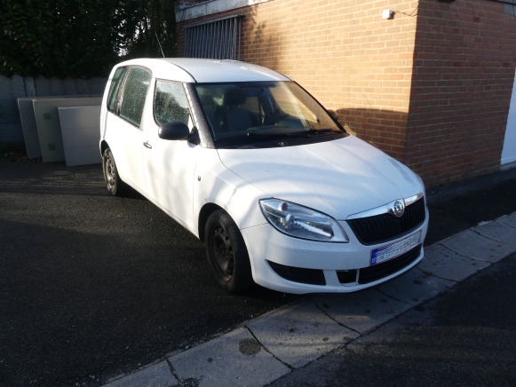Voiture Skoda Roomster (2010-118.919 km) - Voiture: photos 2 Voiture Skoda Roomster (2010-118.919 km) - Voiture: photos 2