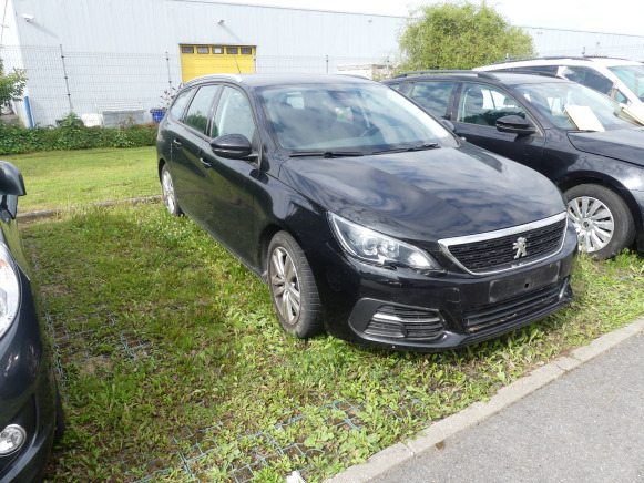 Voiture break Peugeot 308 (2017-211.679 km) - Voiture break: photos 2 Voiture break Peugeot 308 (2017-211.679 km) - Voiture break: photos 2