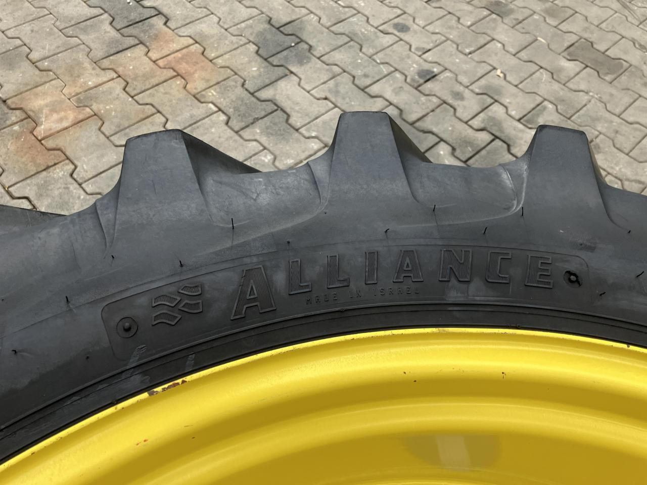 Alliance 12.4R36 - Pneu pour Machine agricole: photos 5 Alliance 12.4R36 - Pneu pour Machine agricole: photos 5