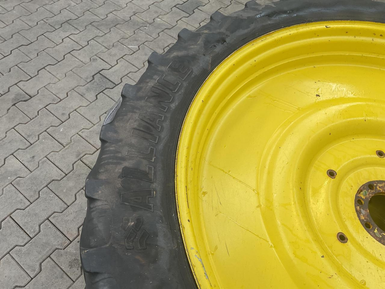 Alliance 12.4R52 - Pneu pour Machine agricole: photos 5 Alliance 12.4R52 - Pneu pour Machine agricole: photos 5