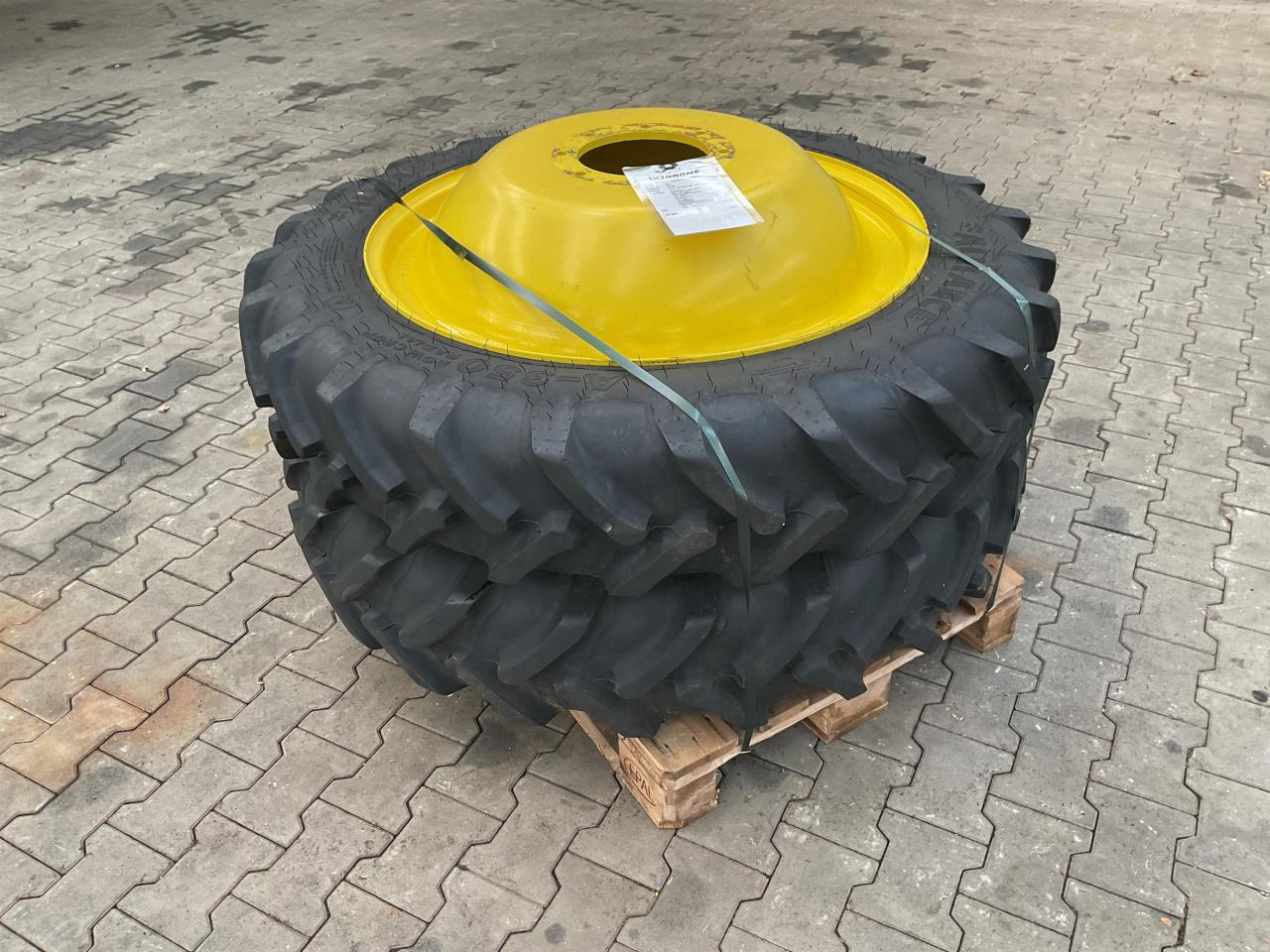 Alliance 270/95R36 - Pneu pour Machine agricole: photos 1 Alliance 270/95R36 - Pneu pour Machine agricole: photos 1