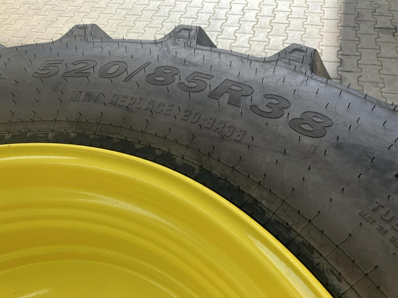 Alliance 520/85R38 - Pneu pour Machine agricole: photos 3 Alliance 520/85R38 - Pneu pour Machine agricole: photos 3