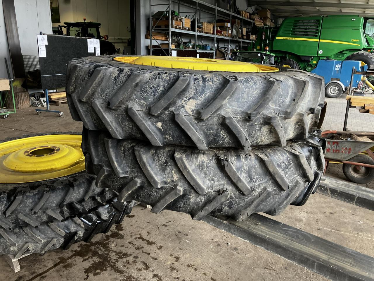 BKT 270/95R32 - Pneu pour Machine agricole: photos 3 BKT 270/95R32 - Pneu pour Machine agricole: photos 3