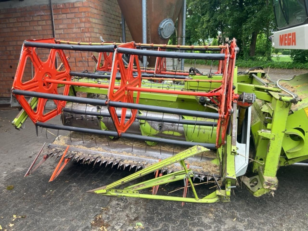 CLAAS Dominator 218 Mega - Moissonneuse-batteuse: photos 5 CLAAS Dominator 218 Mega - Moissonneuse-batteuse: photos 5
