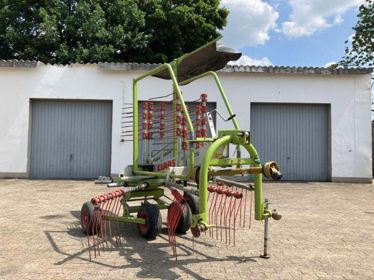 CLAAS Liner 390S - Faneuse: photos 1 CLAAS Liner 390S - Faneuse: photos 1