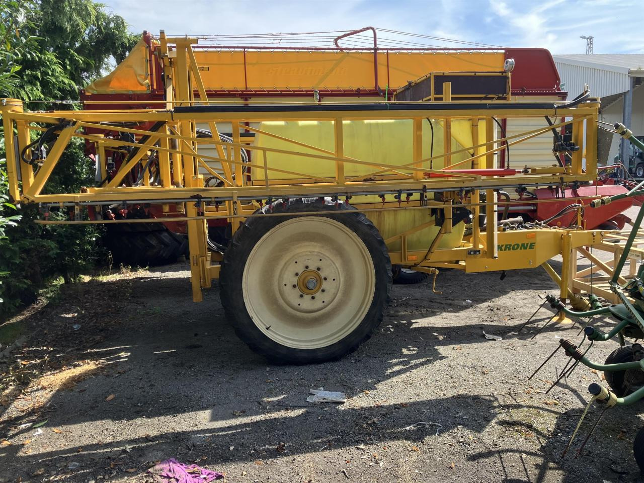 Dubex Junior 2500-27 - Pulvérisateur traîné: photos 1 Dubex Junior 2500-27 - Pulvérisateur traîné: photos 1