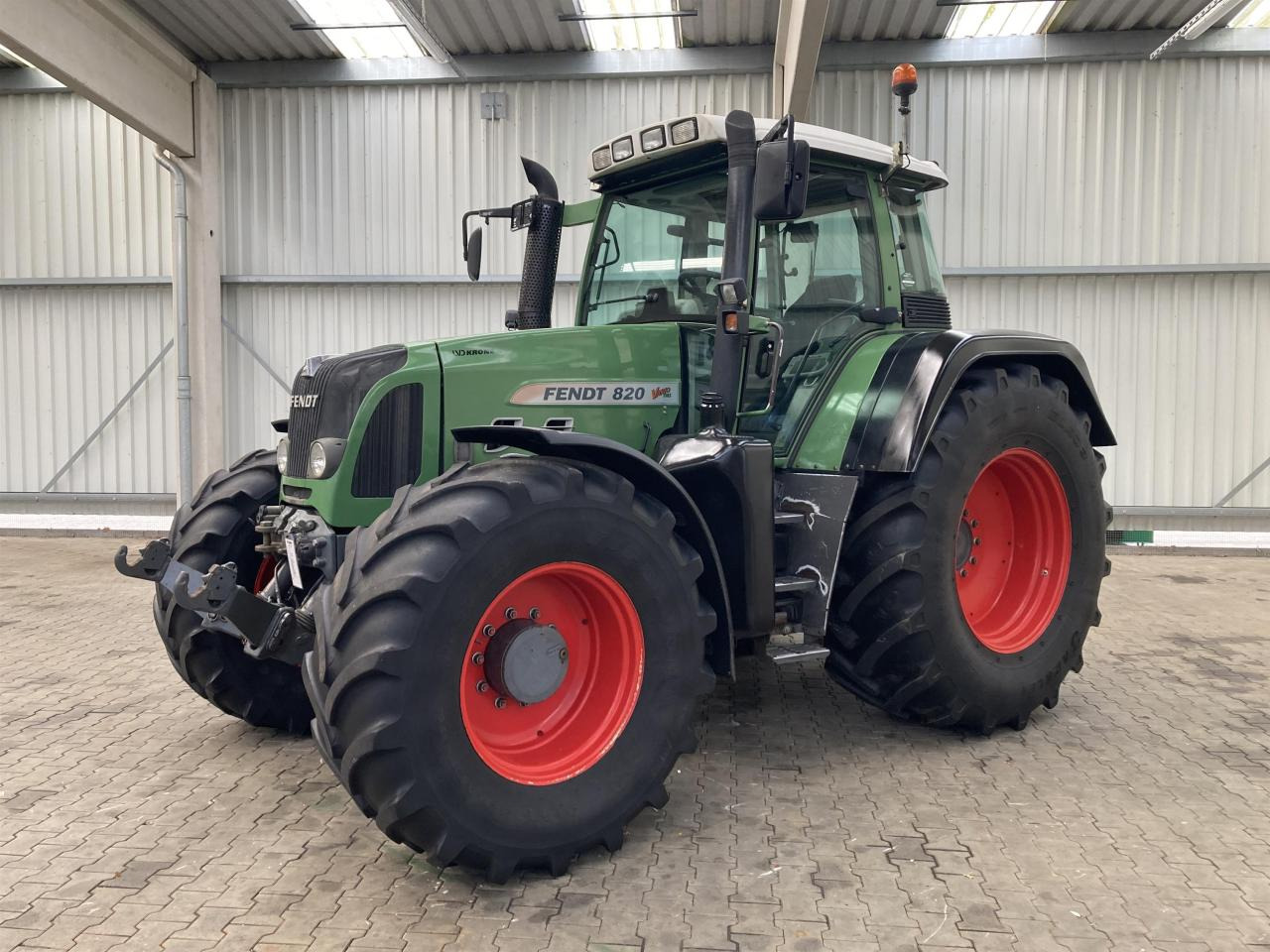 Fendt 820 Vario TMS - Tracteur agricole: photos 1 Fendt 820 Vario TMS - Tracteur agricole: photos 1
