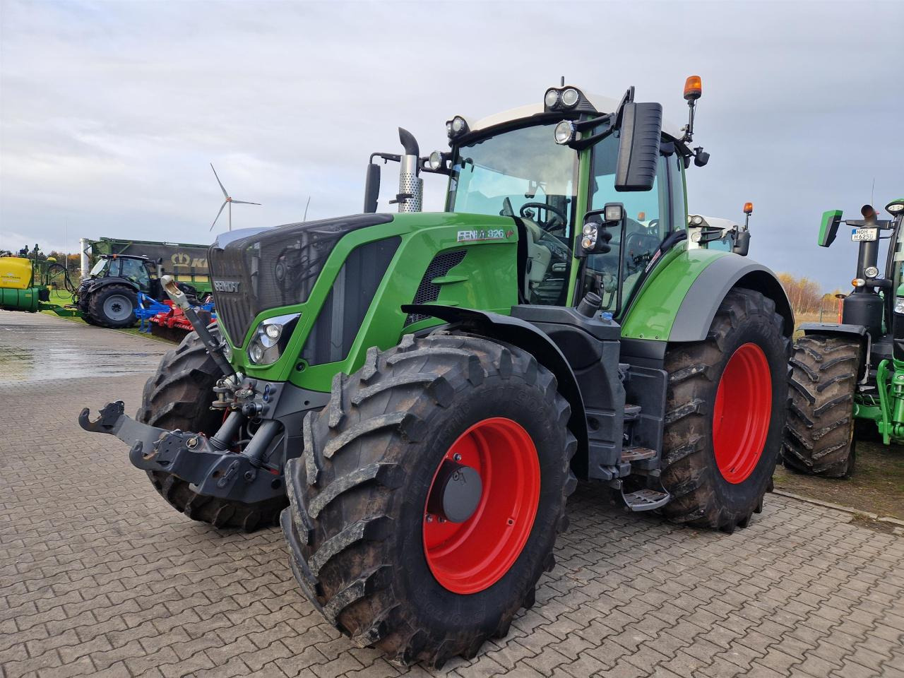 Fendt 826 Vario S4 Profi Plus - Tracteur agricole: photos 2 Fendt 826 Vario S4 Profi Plus - Tracteur agricole: photos 2