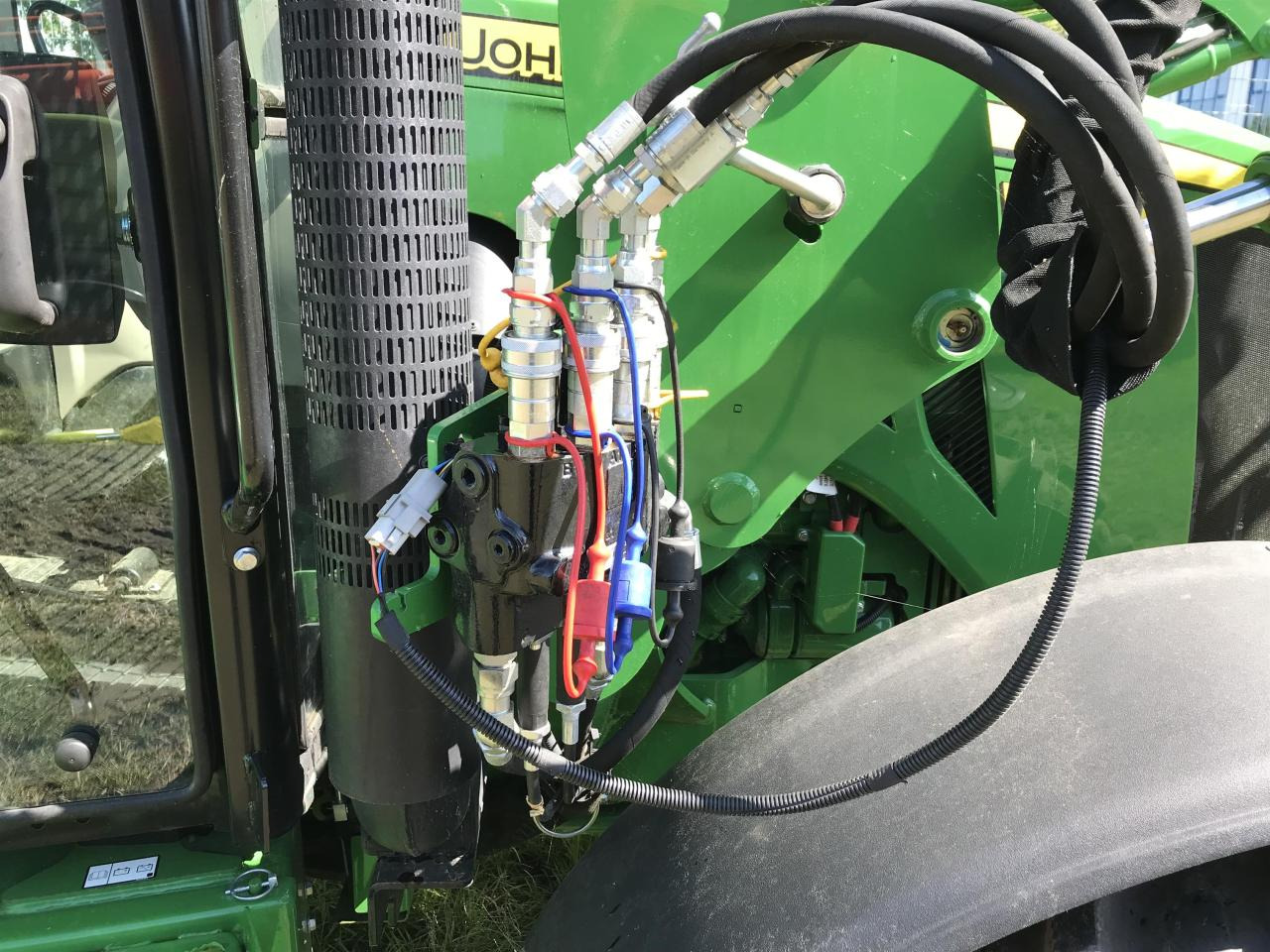 John Deere 5075E - Tracteur agricole: photos 5 John Deere 5075E - Tracteur agricole: photos 5
